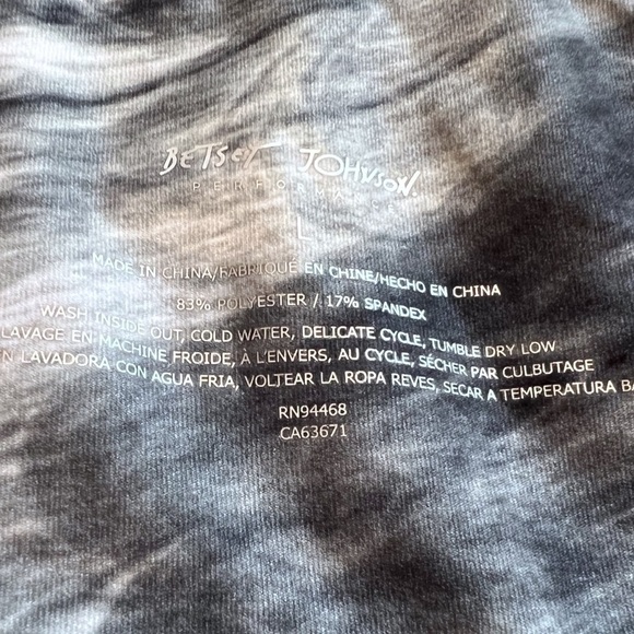 🆕 Betsey Johnson Liquid Swirl racerback sports bra large - Picture 6 of 9